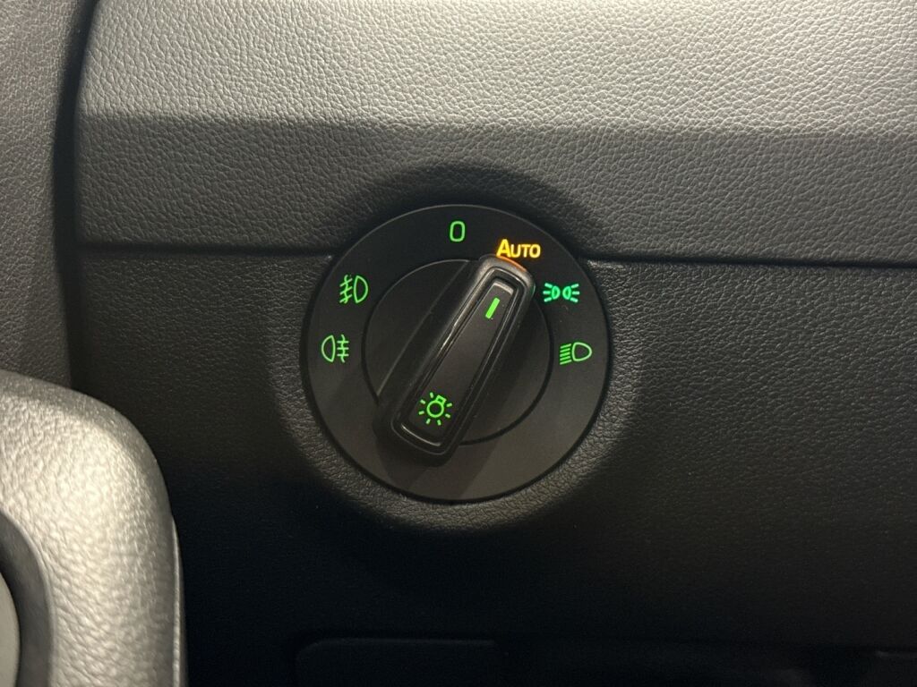 Skoda Octavia 2020 Musta