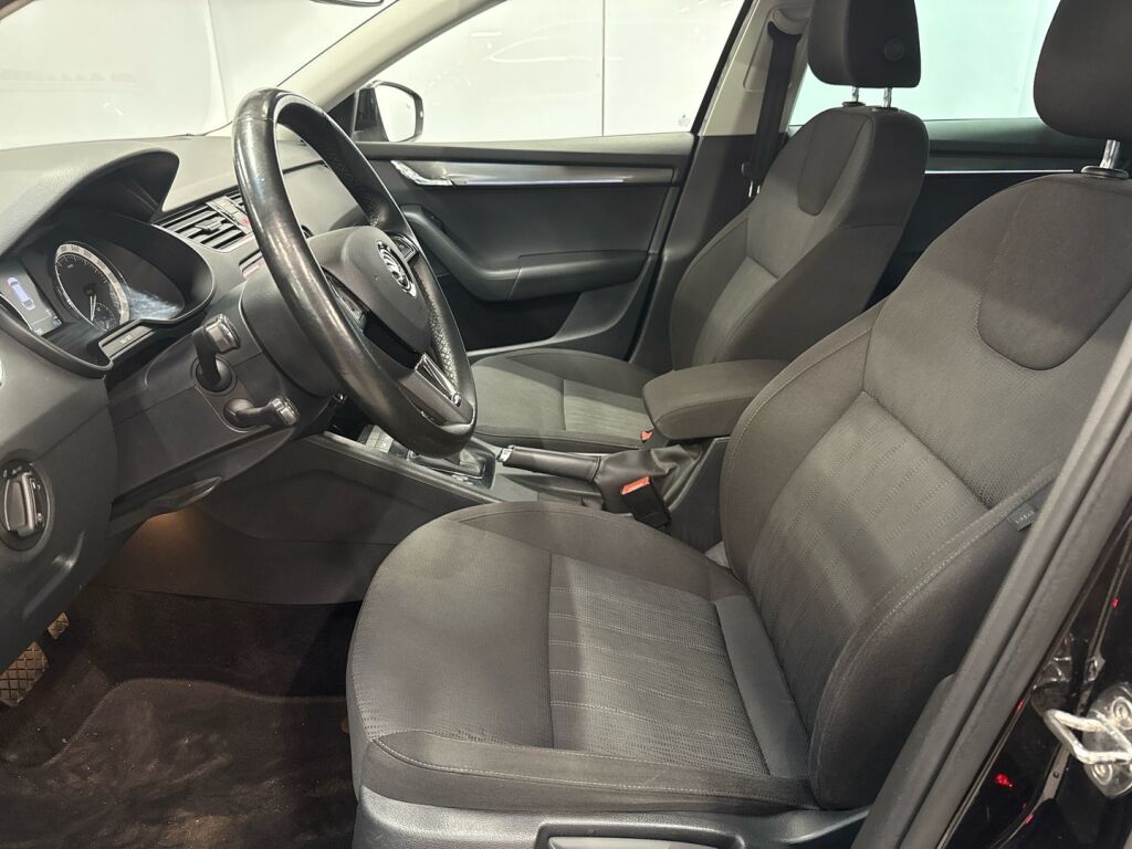 Skoda Octavia 2020 Musta