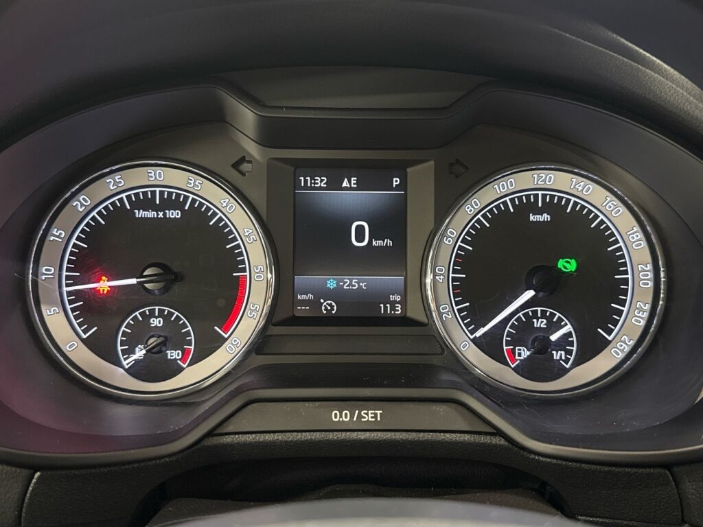 Skoda Octavia 2020 Musta