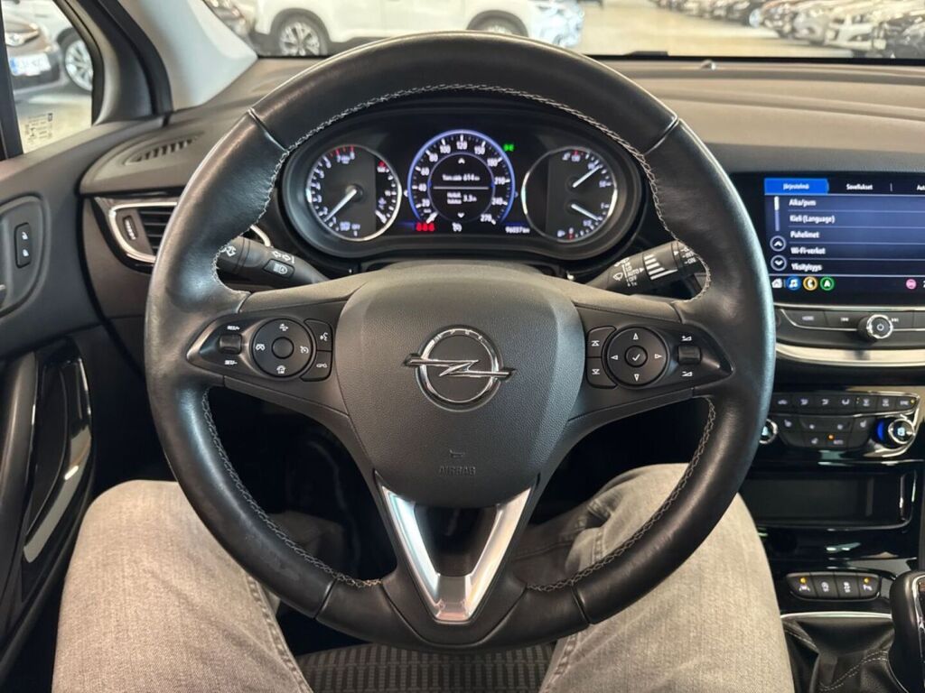 Opel Astra 2020 Punainen