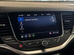 Opel Astra 2020 Punainen