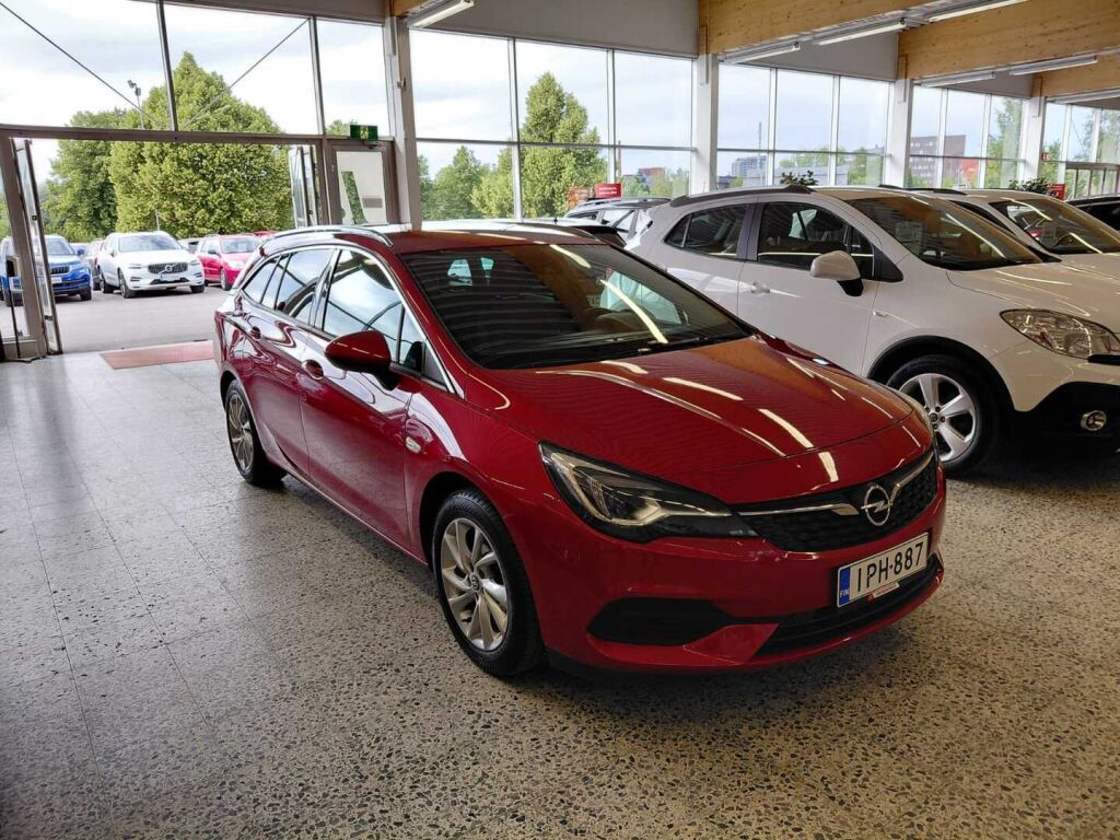 Opel Astra 2020 Punainen