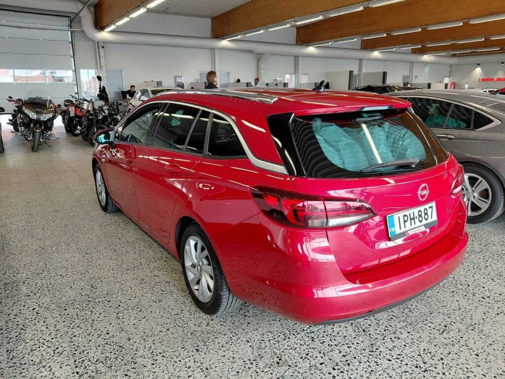 Opel Astra 2020 Punainen