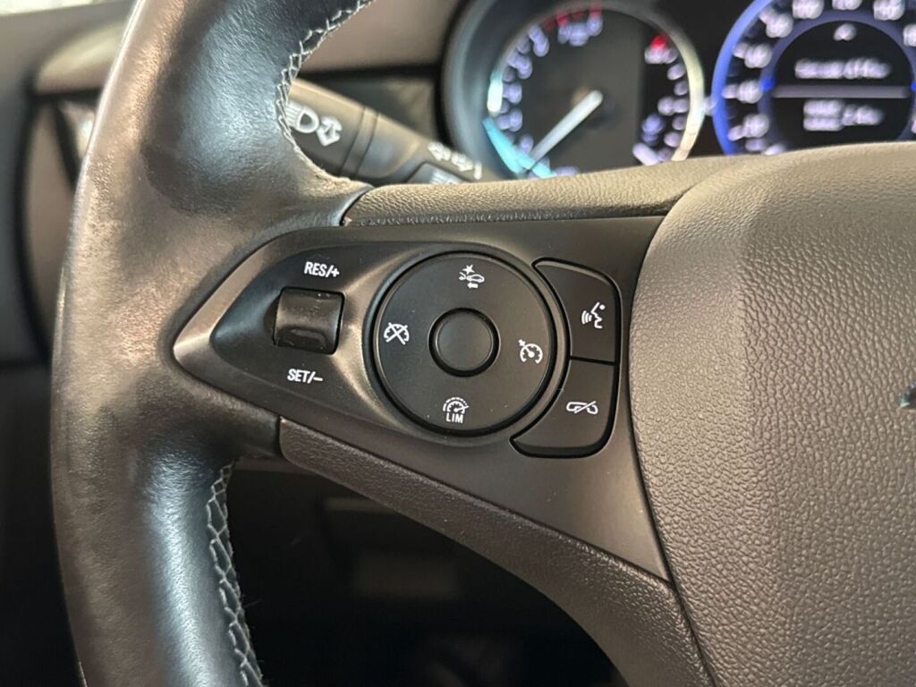 Opel Astra 2020 Punainen