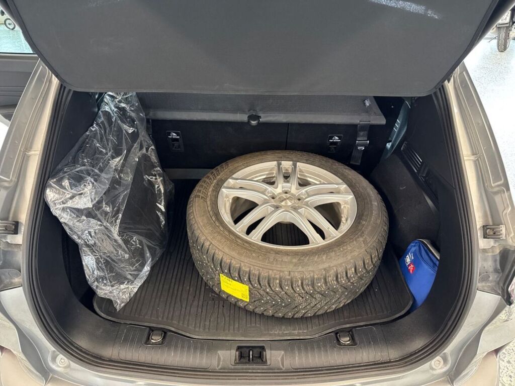 Ford Kuga 2022 Harmaa
