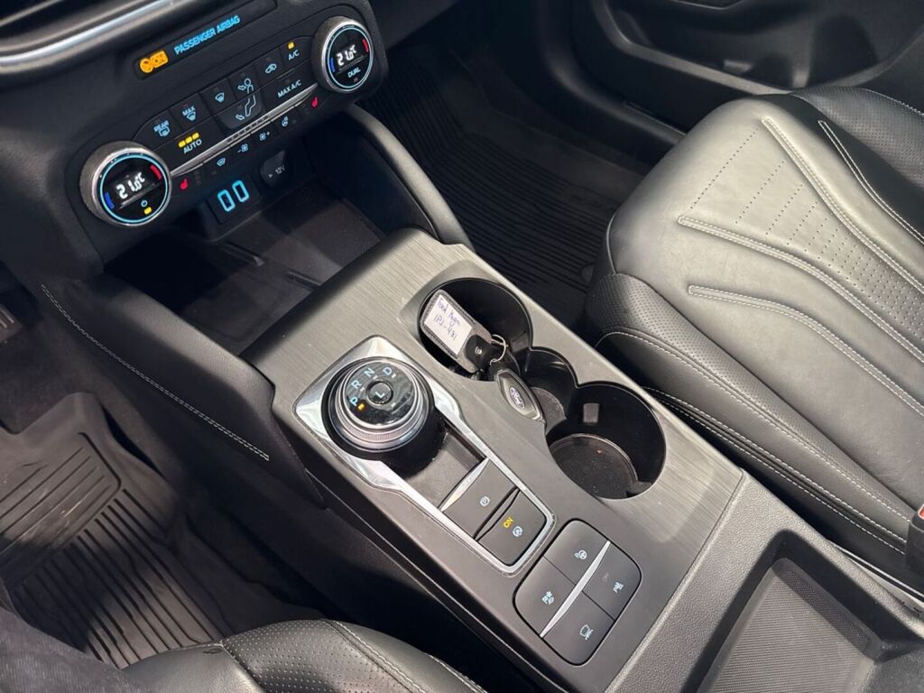 Ford Kuga 2022 Harmaa