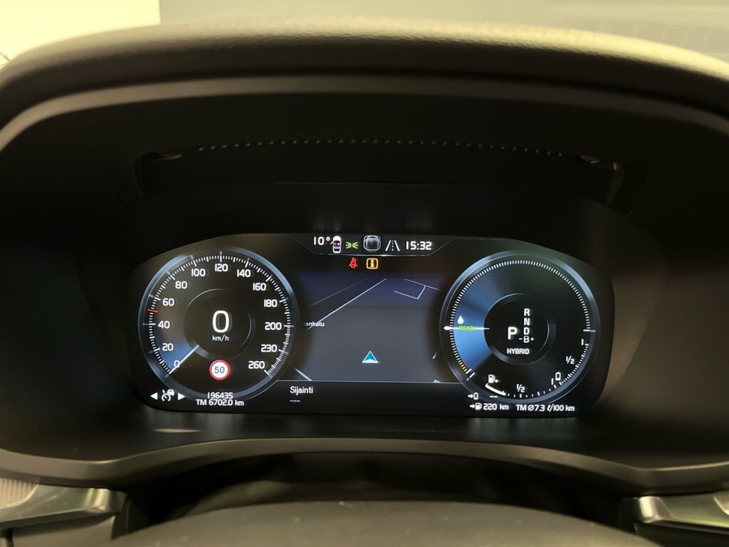 Volvo V60 2022 Punainen