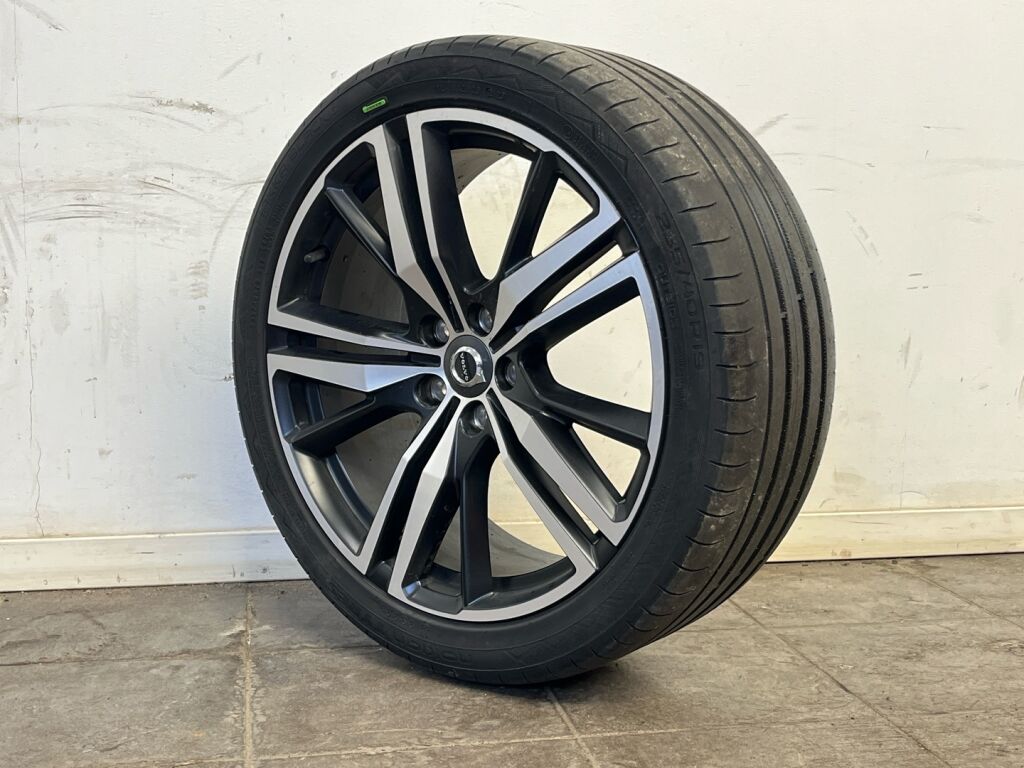 Volvo V60 2022 Punainen