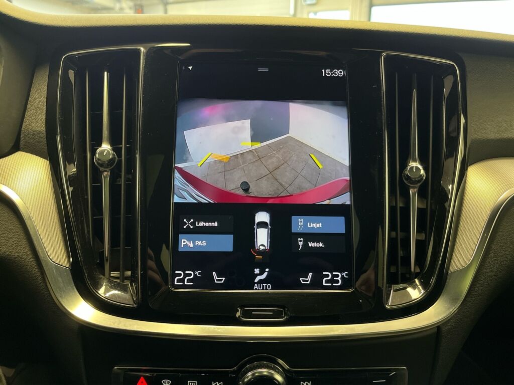 Volvo V60 2022 Punainen