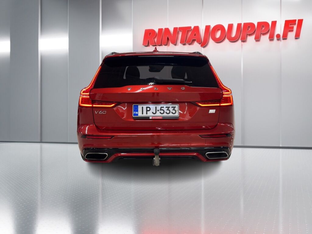 Volvo V60 2022 Punainen