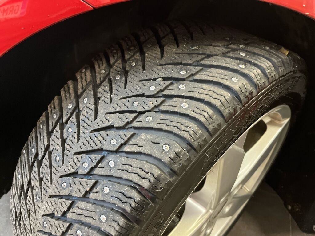 Volvo V60 2022 Punainen