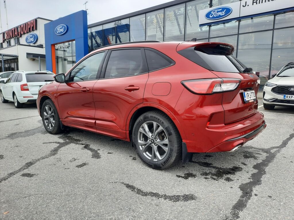 Ford Kuga 2022 Punainen
