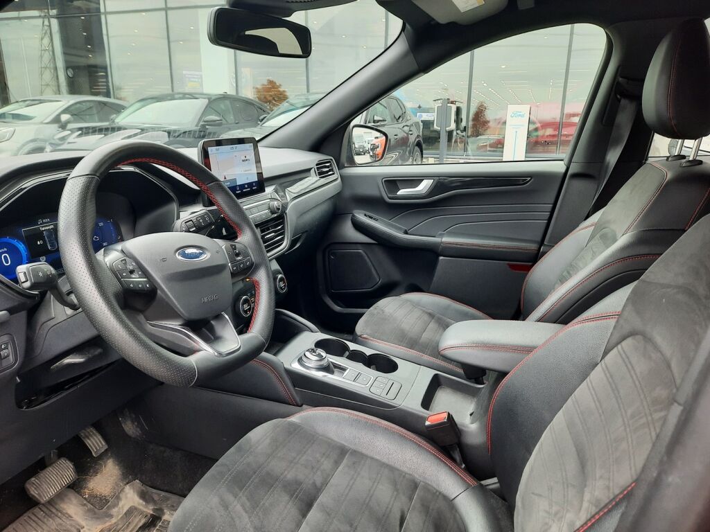 Ford Kuga 2022 Punainen