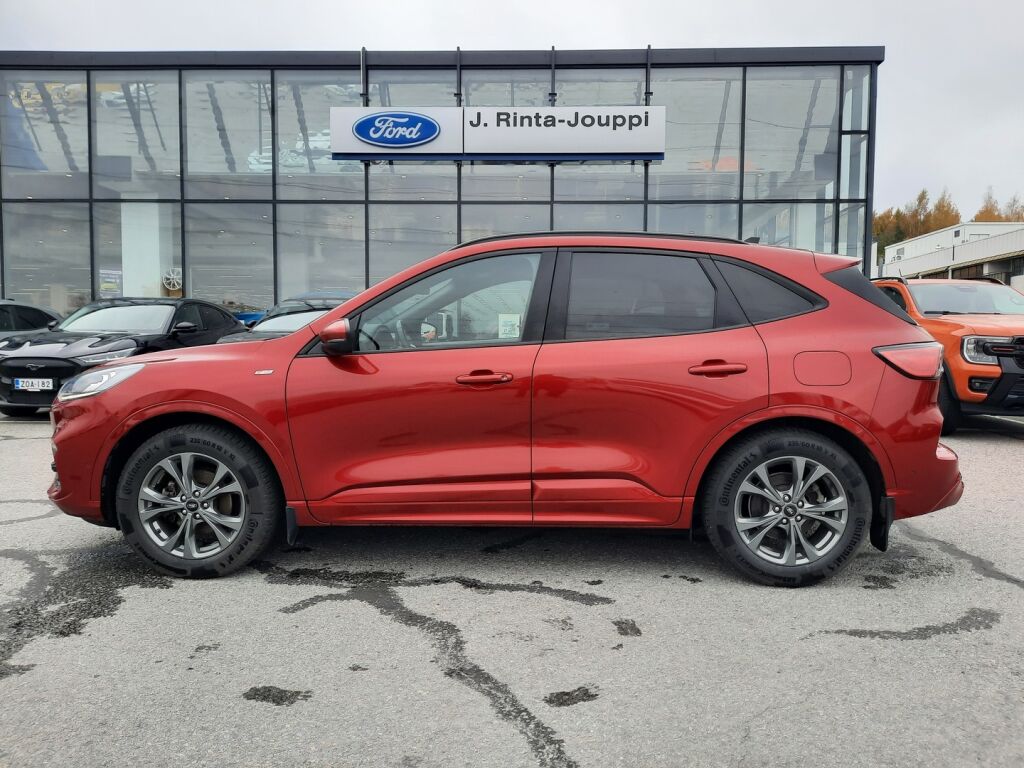 Ford Kuga 2022 Punainen