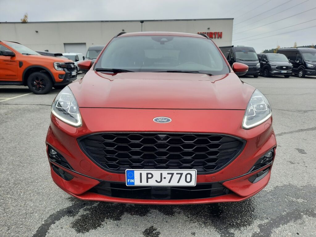Ford Kuga 2022 Punainen