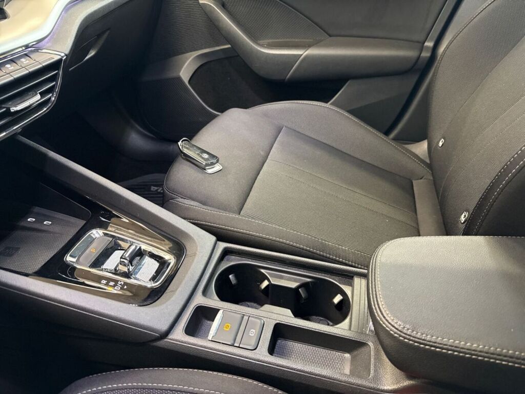 Skoda Octavia 2022 Musta