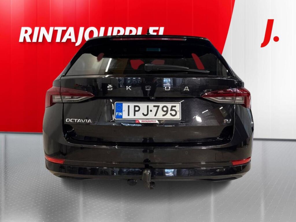 Skoda Octavia 2022 Musta