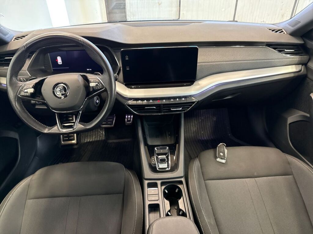 Skoda Octavia 2022 Musta
