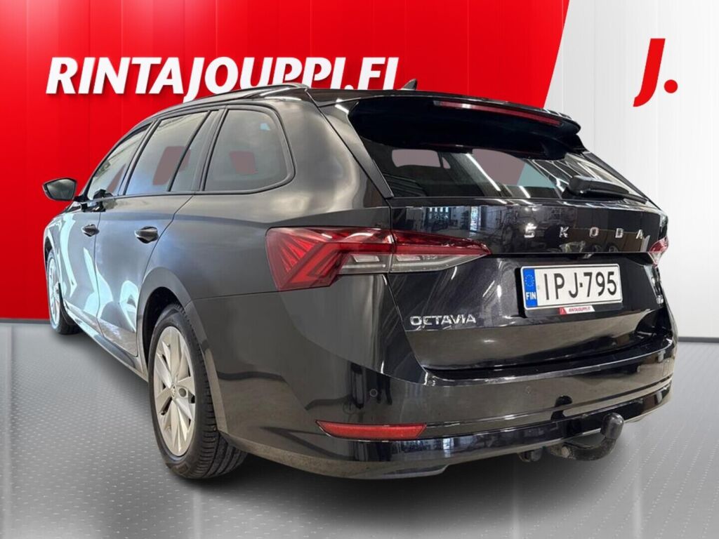 Skoda Octavia 2022 Musta