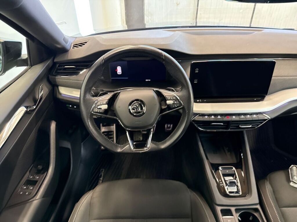 Skoda Octavia 2022 Musta