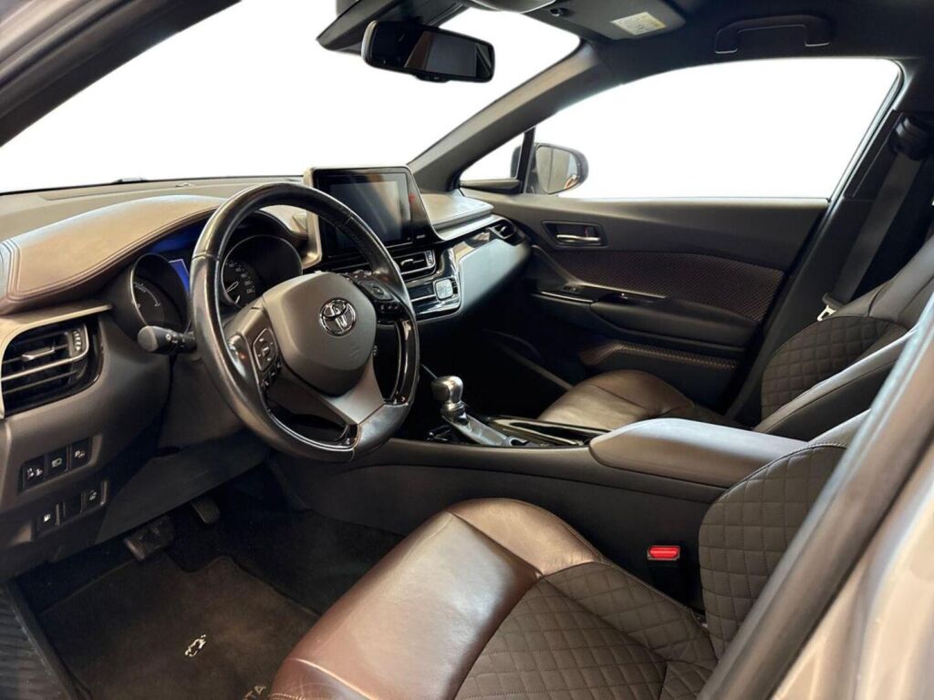 Toyota C-HR 2017 Harmaa