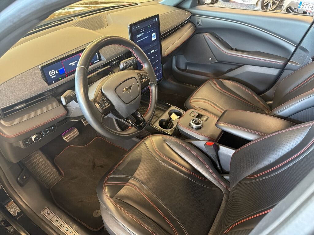 Ford Mustang Mach-E 2022 Musta