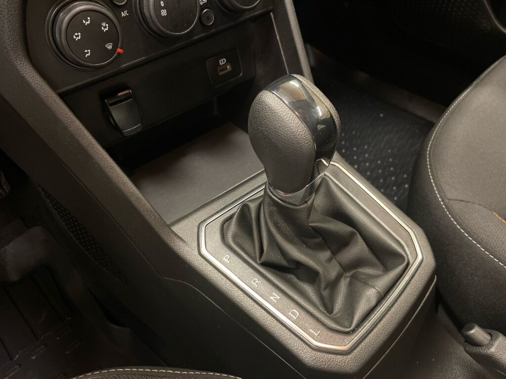 Dacia Sandero 2022 Oranssi