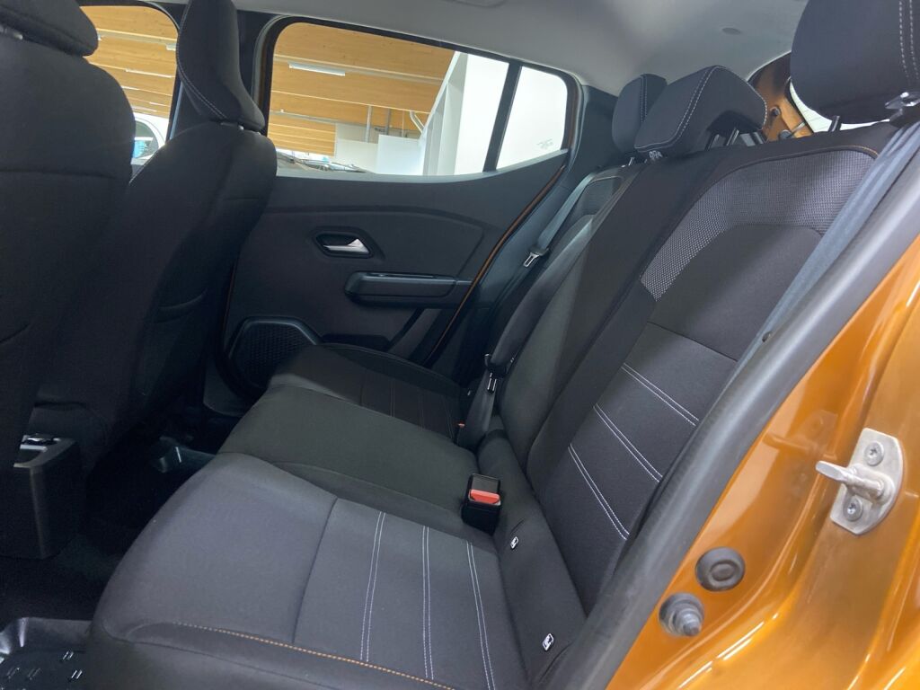 Dacia Sandero 2022 Oranssi