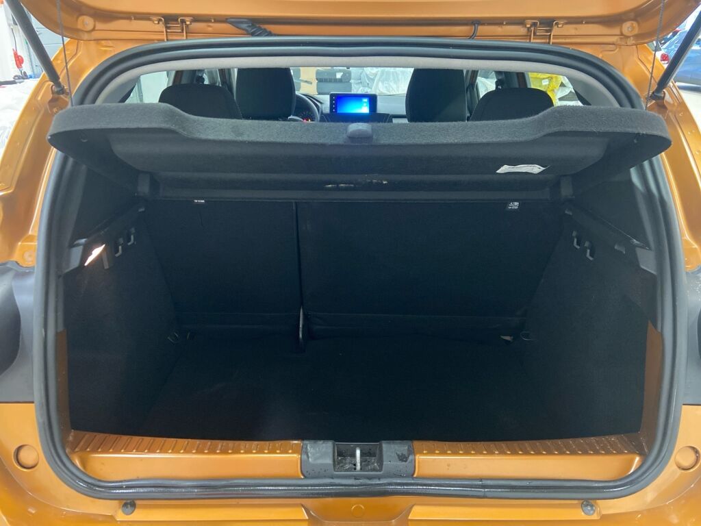 Dacia Sandero 2022 Oranssi