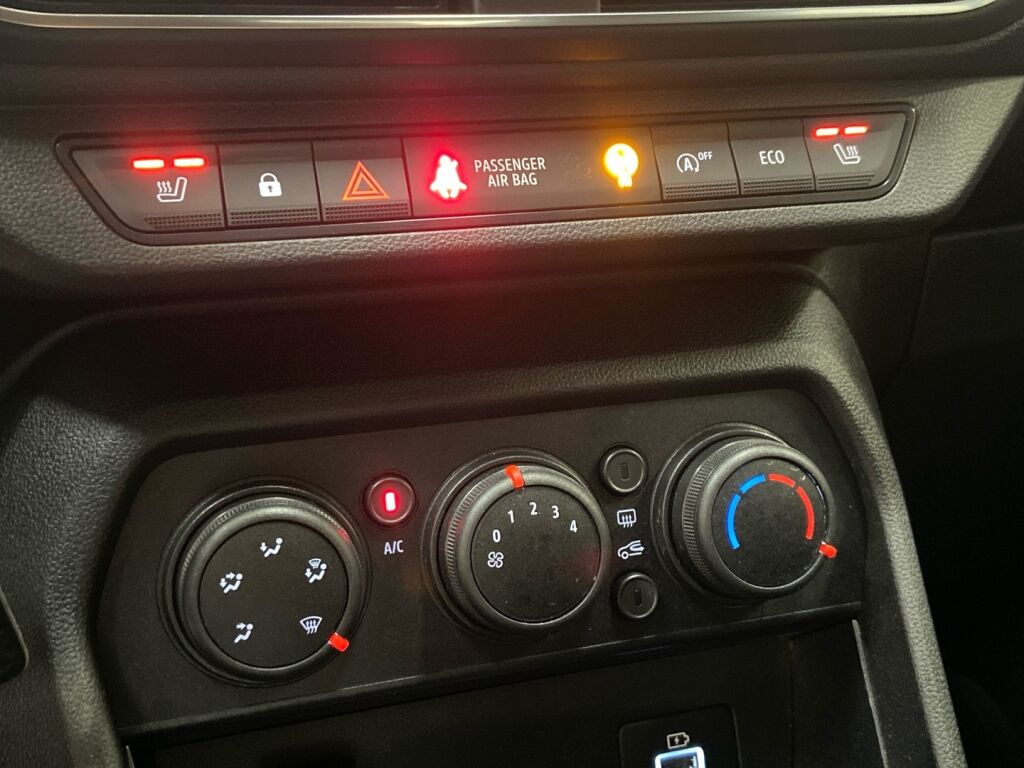 Dacia Sandero 2022 Oranssi