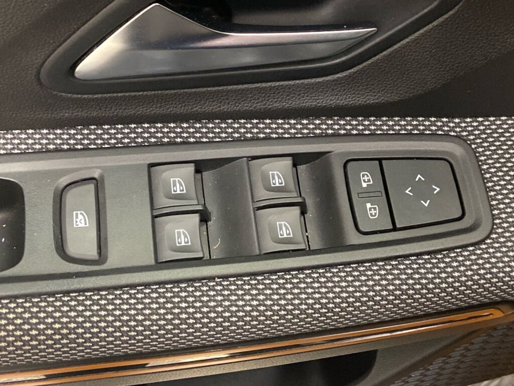 Dacia Sandero 2022 Oranssi