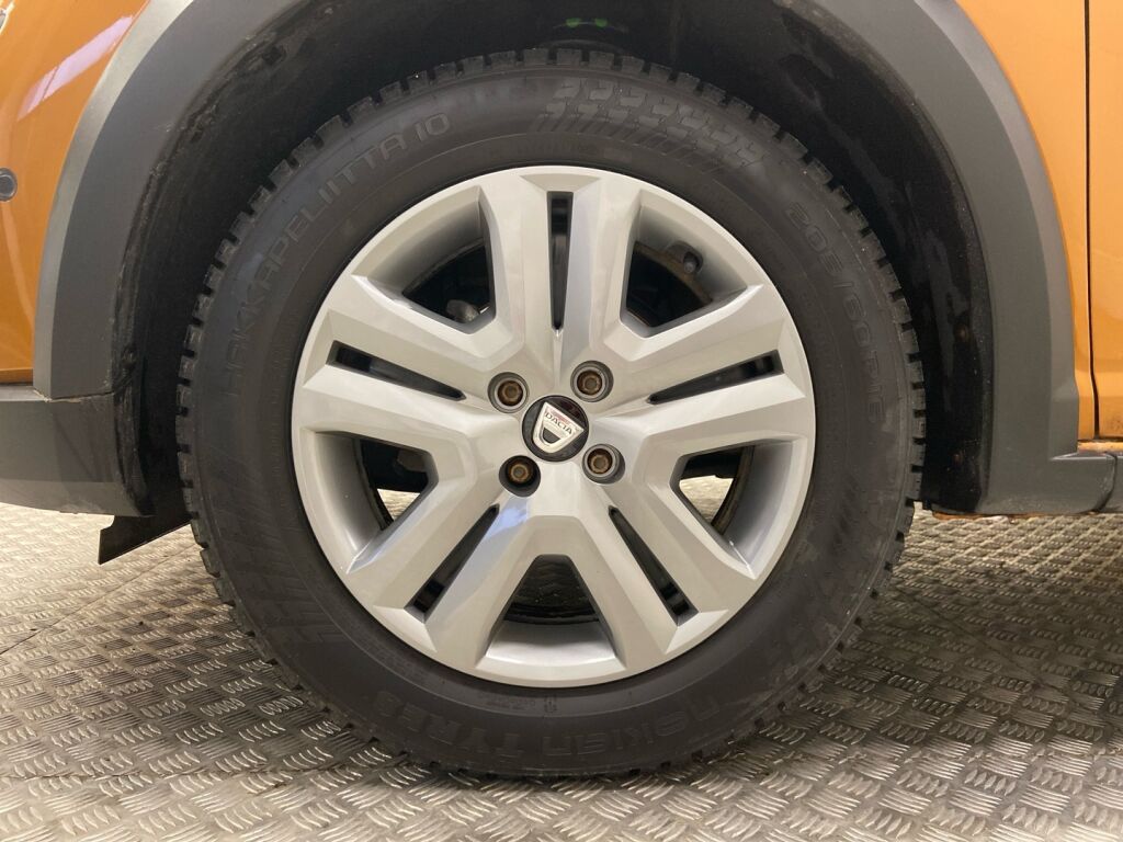 Dacia Sandero 2022 Oranssi