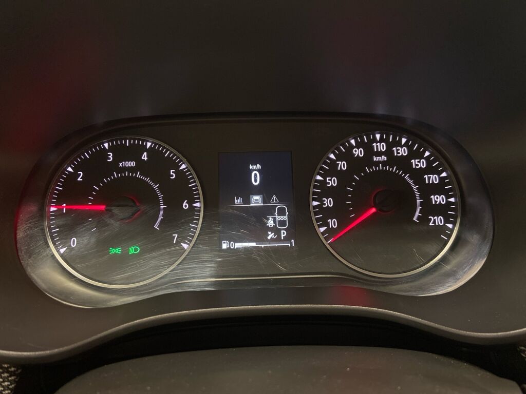 Dacia Sandero 2022 Oranssi