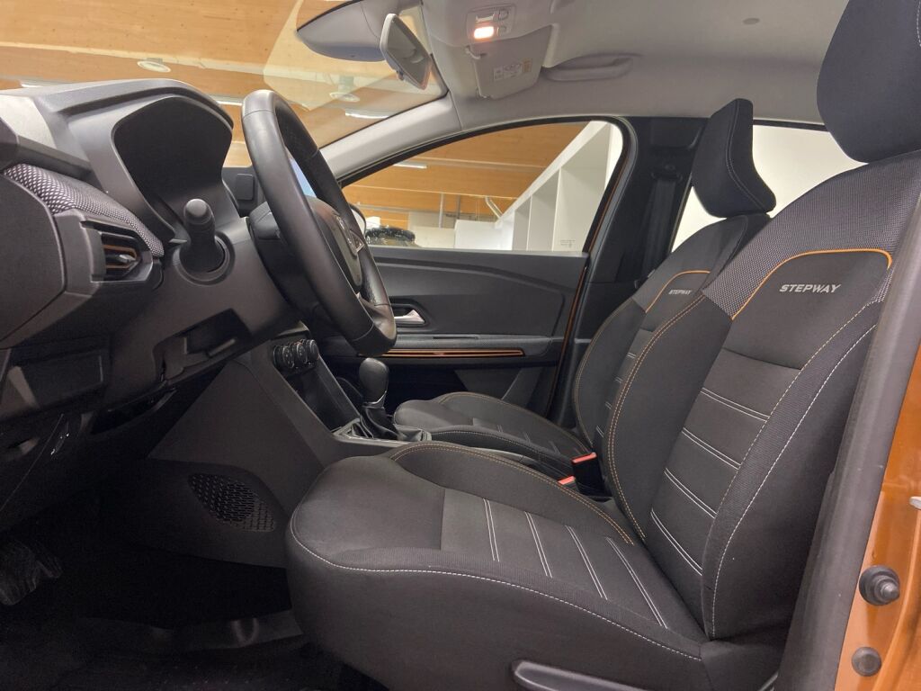 Dacia Sandero 2022 Oranssi