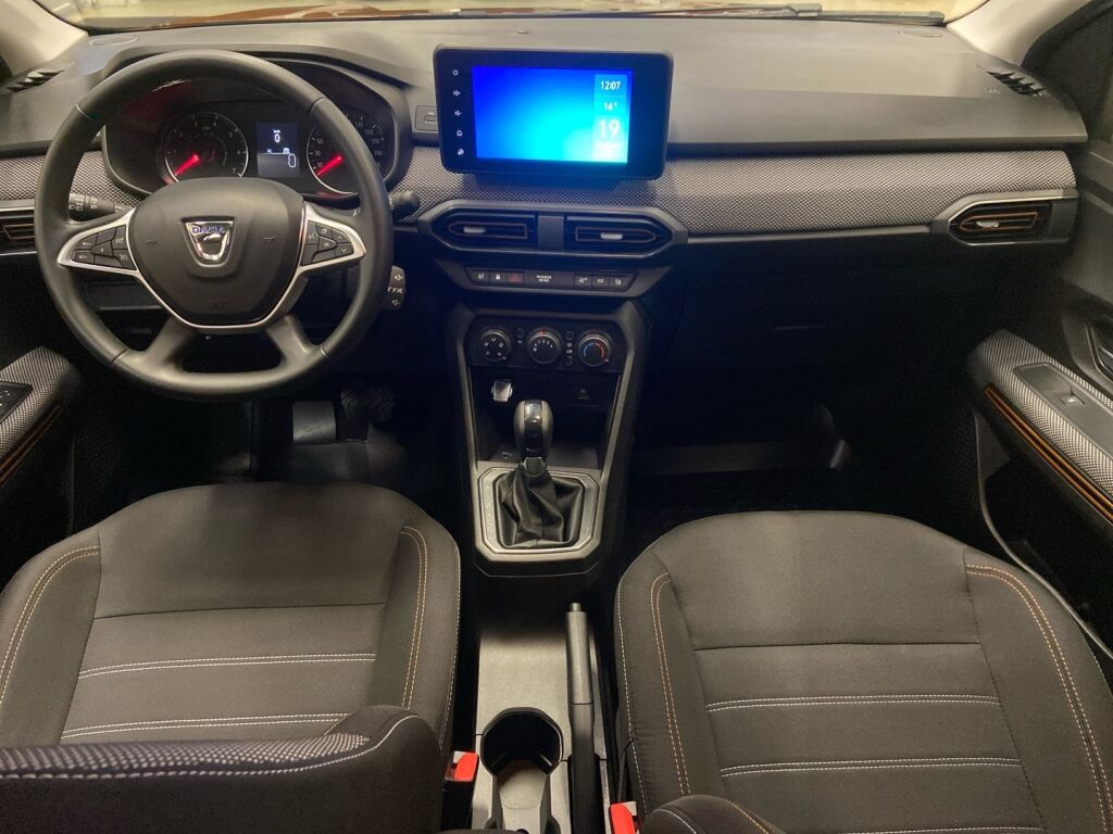 Dacia Sandero 2022 Oranssi