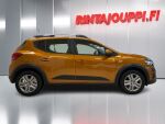 Dacia Sandero 2022 Oranssi