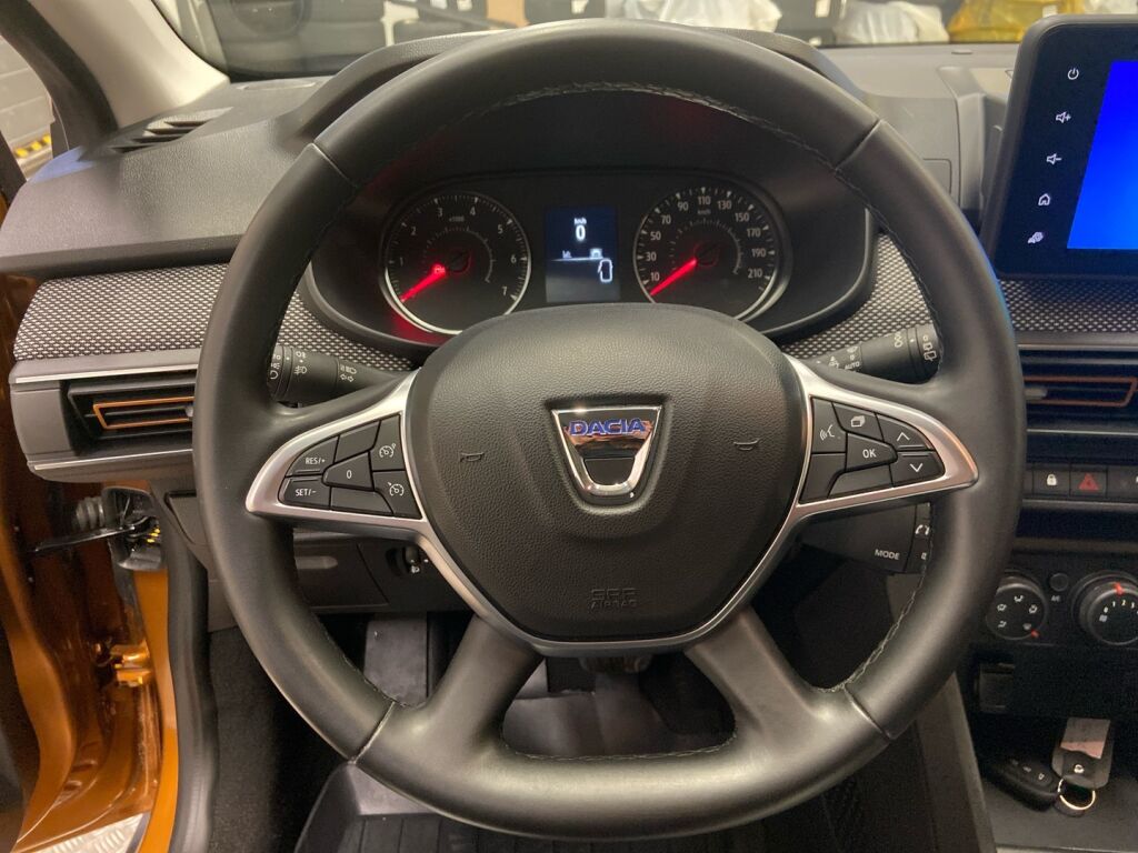 Dacia Sandero 2022 Oranssi