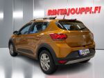 Dacia Sandero 2022 Oranssi
