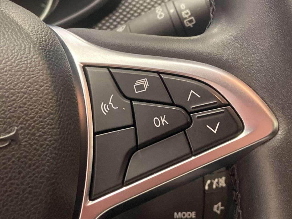 Dacia Sandero 2022 Oranssi