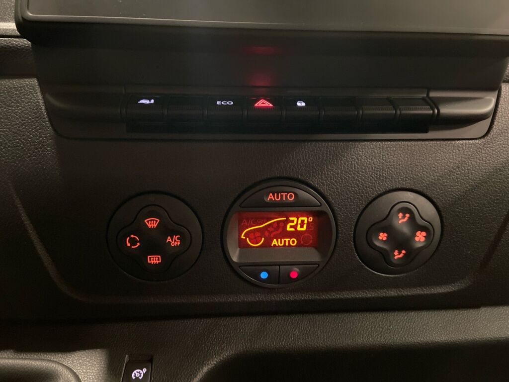 Renault Master 2022 Musta