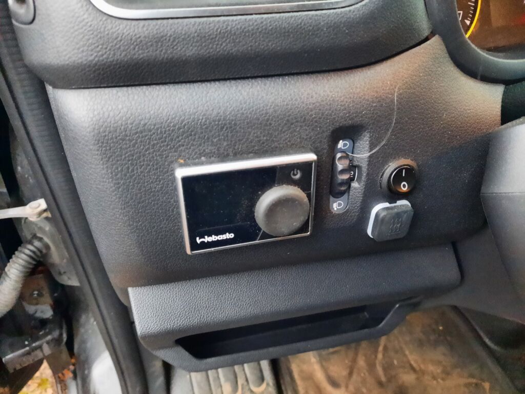 Renault Master 2022 Musta