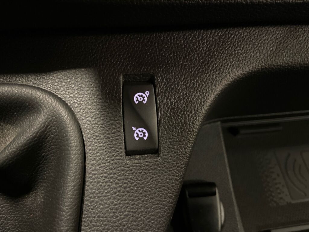 Renault Master 2022 Musta