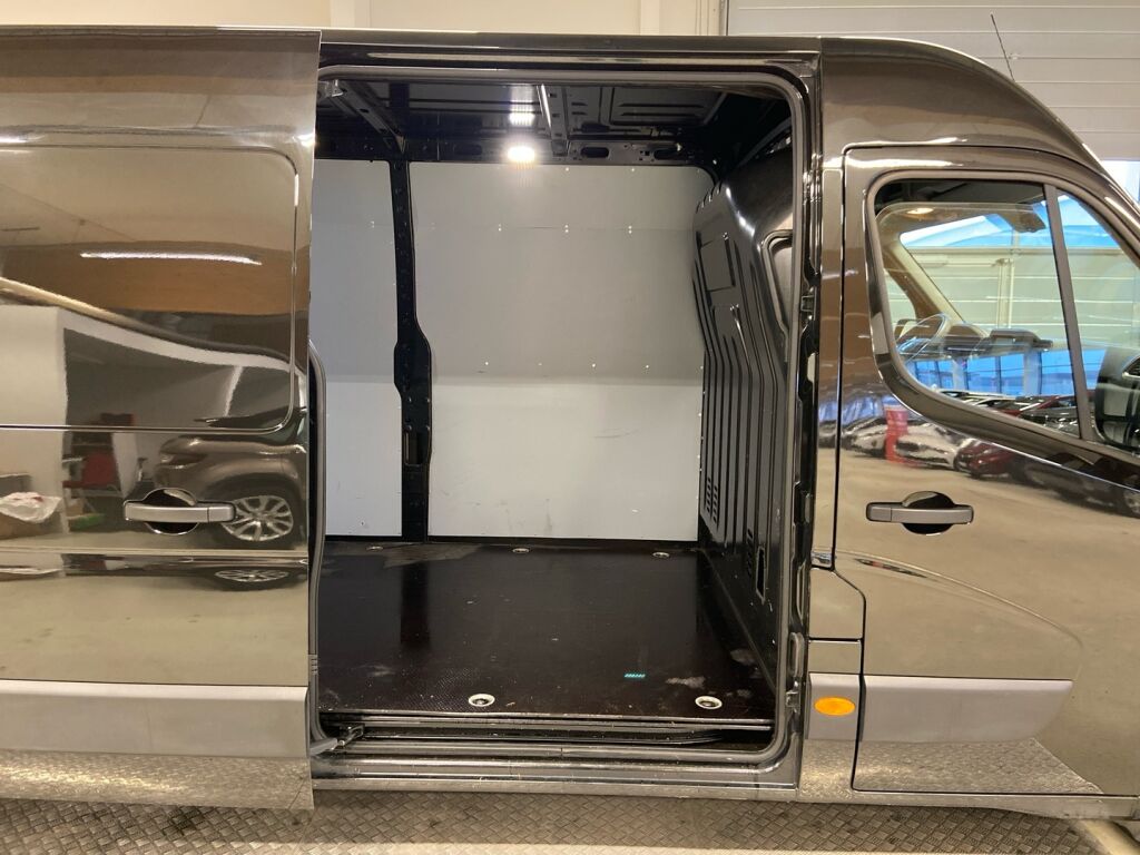 Renault Master 2022 Musta