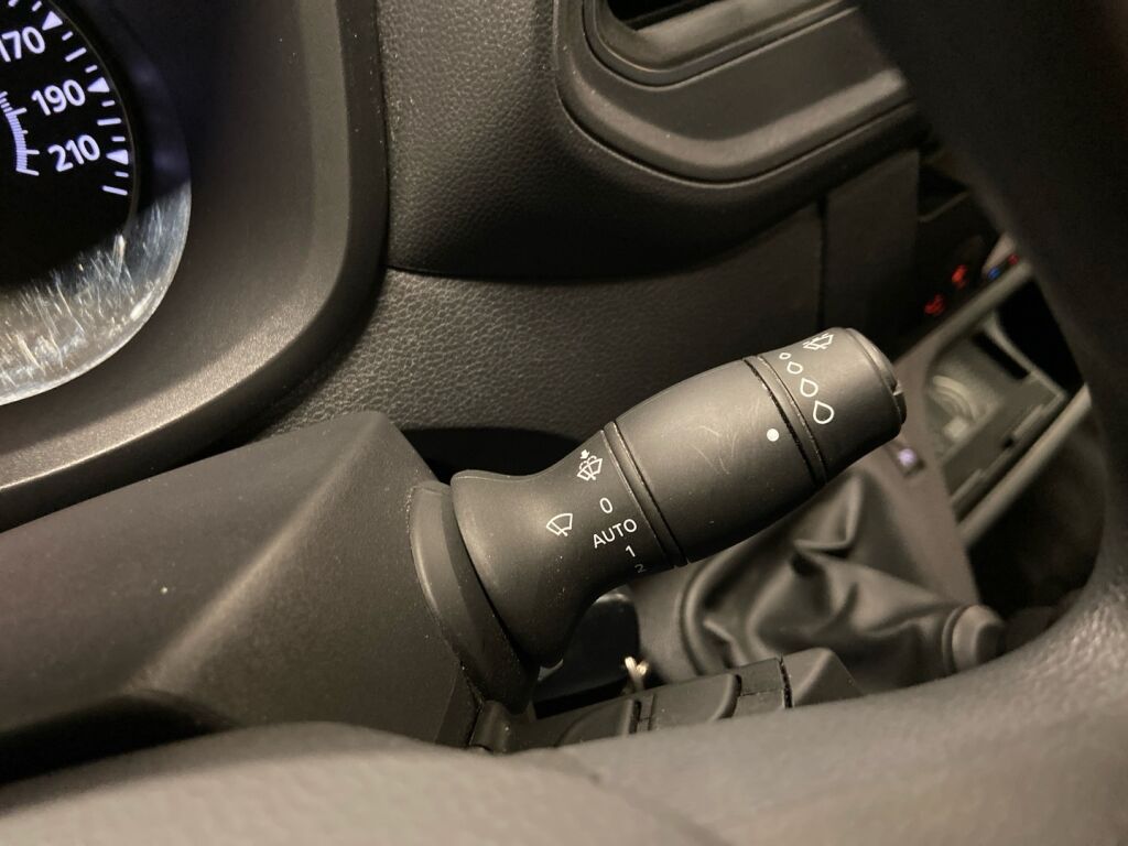 Renault Master 2022 Musta