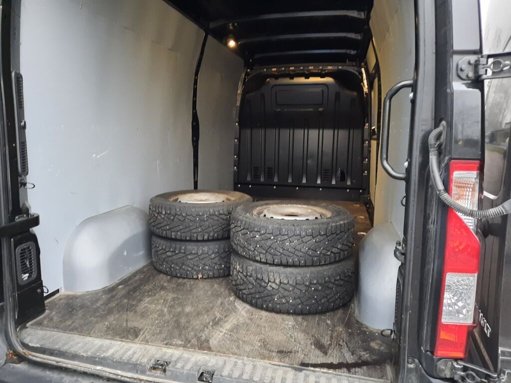 Renault Master 2022 Musta