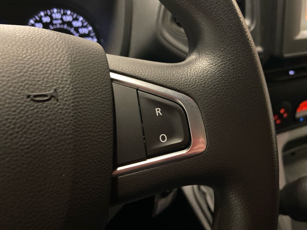 Renault Master 2022 Musta