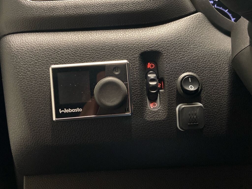 Renault Master 2022 Musta