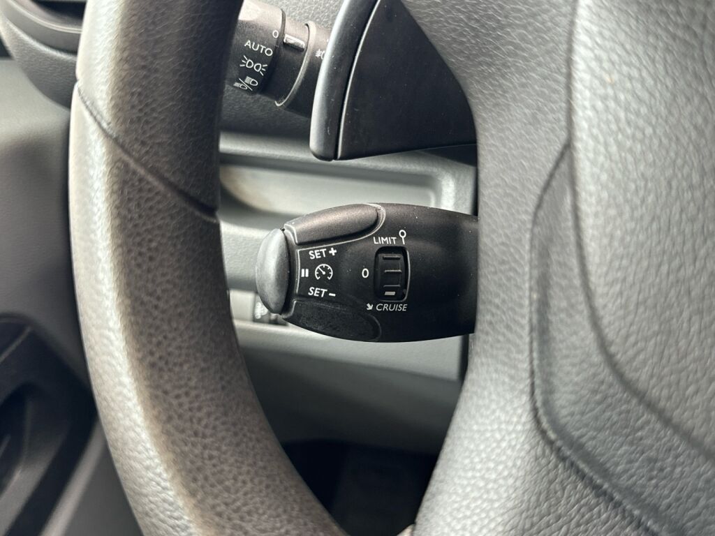 Opel Vivaro 2022 Sininen