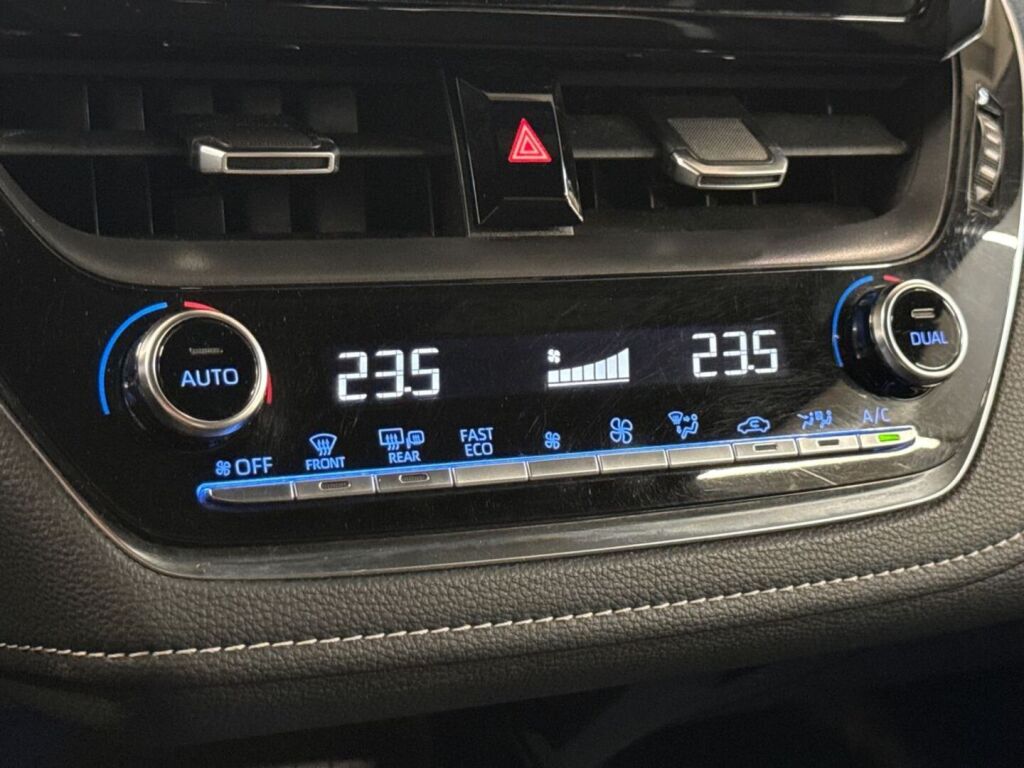 Toyota Corolla 2022 Sininen