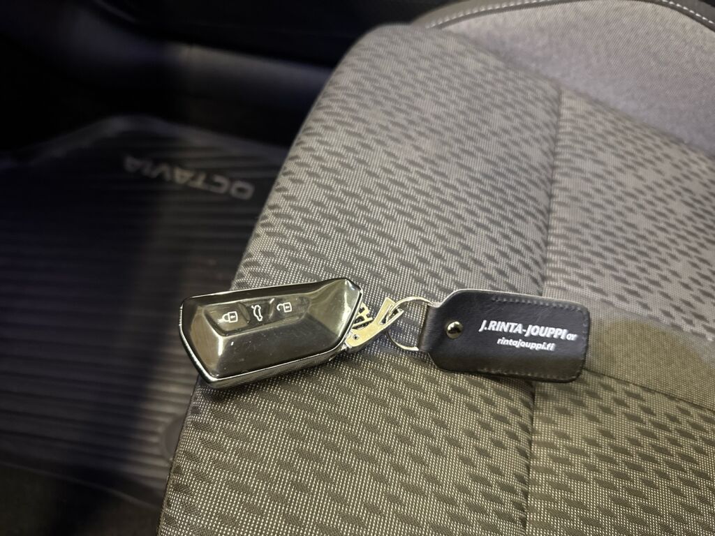 Skoda Octavia 2022 Sininen